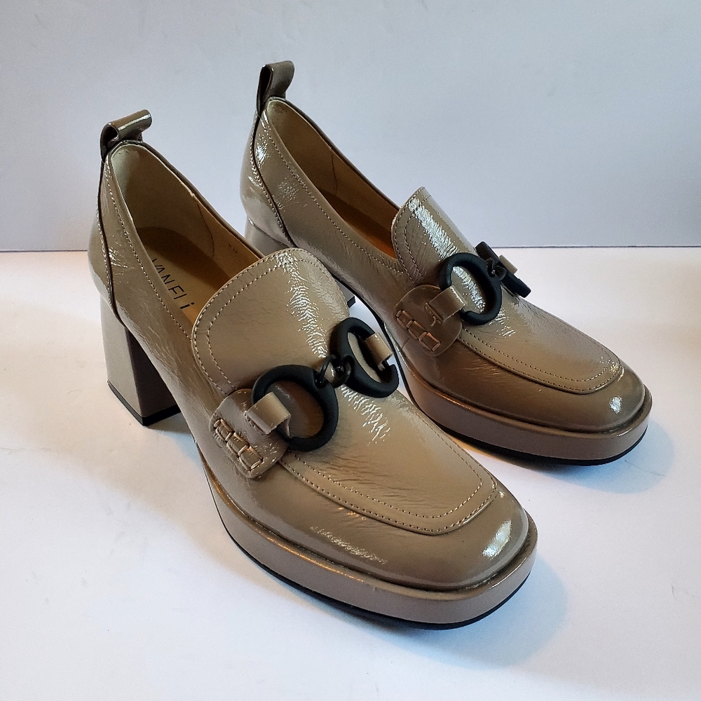 Vaneli Tan Patent Leather Flats with Square Toe and Chunky Heel Size 8